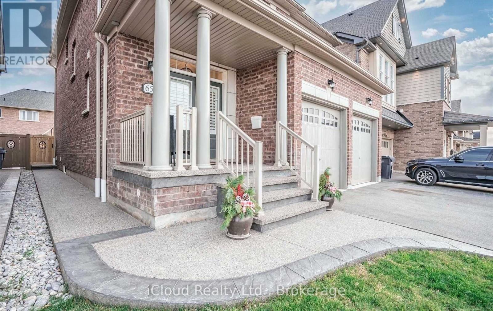 65 Stowmarket Street N, Caledon, Ontario  L7C 4B1 - Photo 4 - W12852838