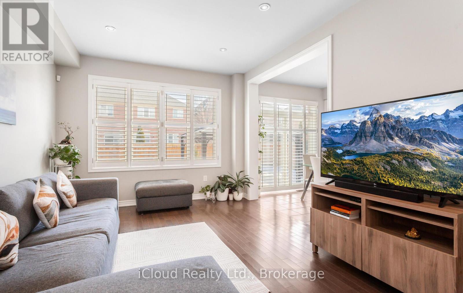 65 Stowmarket Street N, Caledon, Ontario  L7C 4B1 - Photo 8 - W12852838