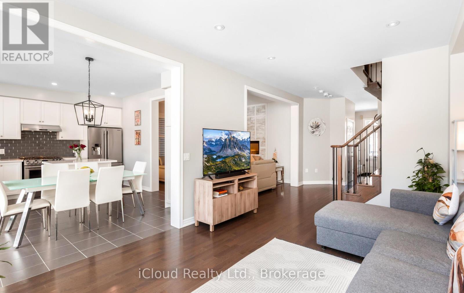 65 Stowmarket Street N, Caledon, Ontario  L7C 4B1 - Photo 9 - W12852838