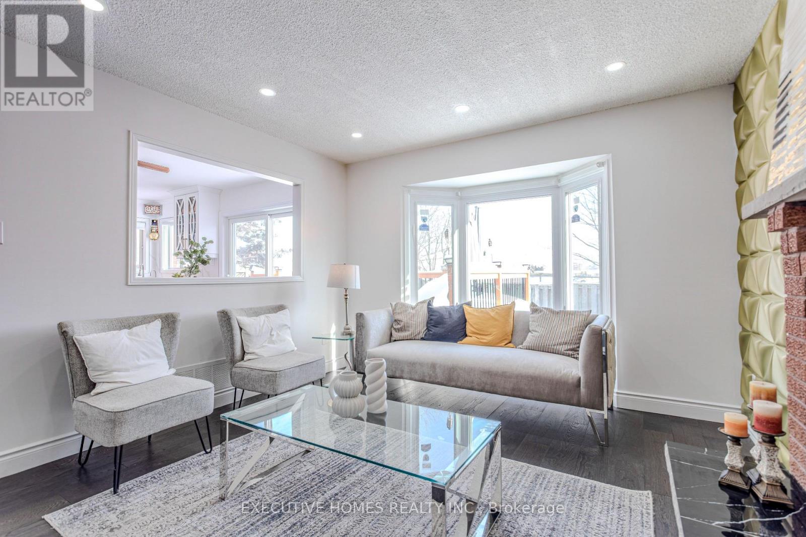 1192 Dream Crest Road, Mississauga, Ontario  L5V 1N7 - Photo 17 - W12854514