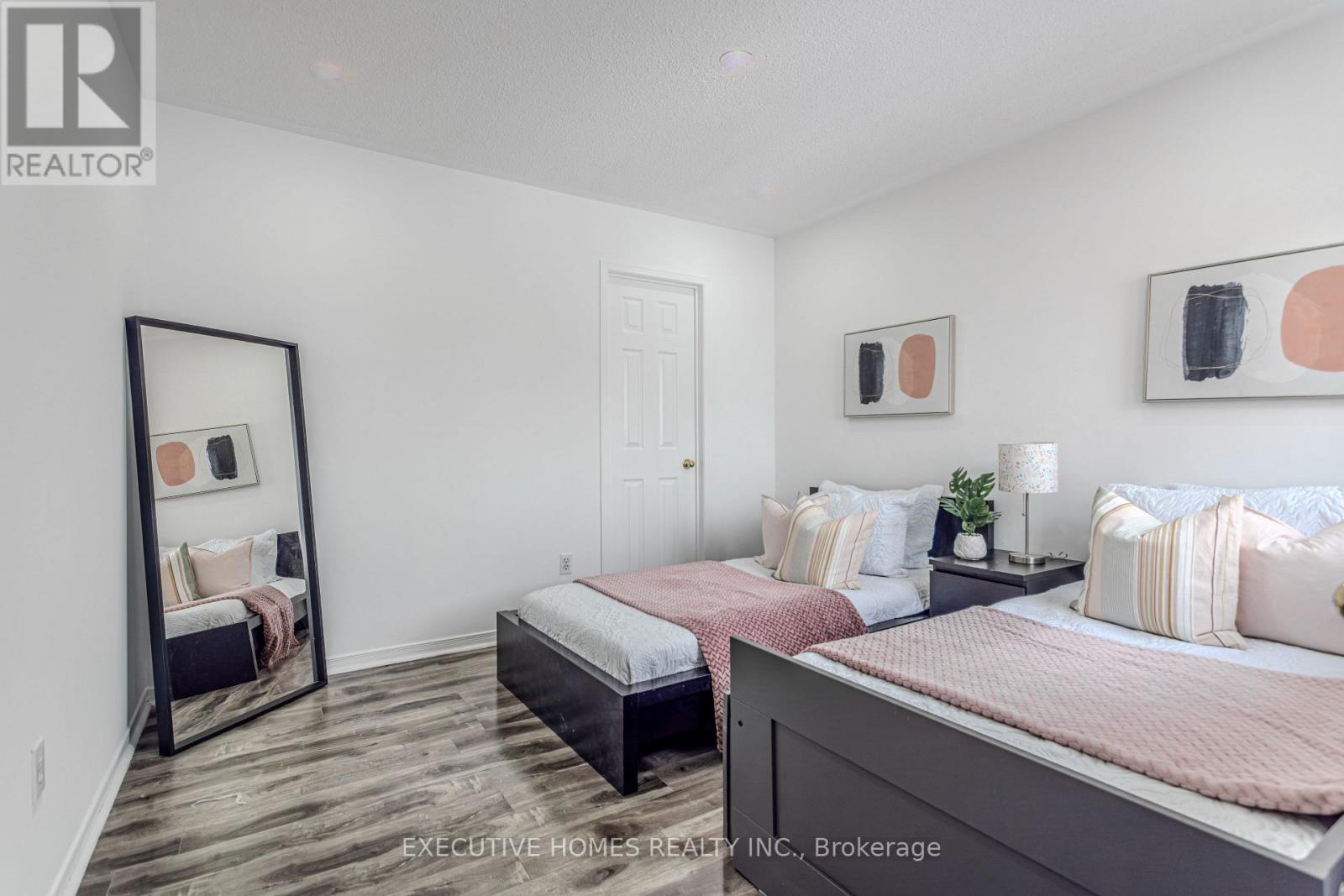 1192 Dream Crest Road, Mississauga, Ontario  L5V 1N7 - Photo 34 - W12854514