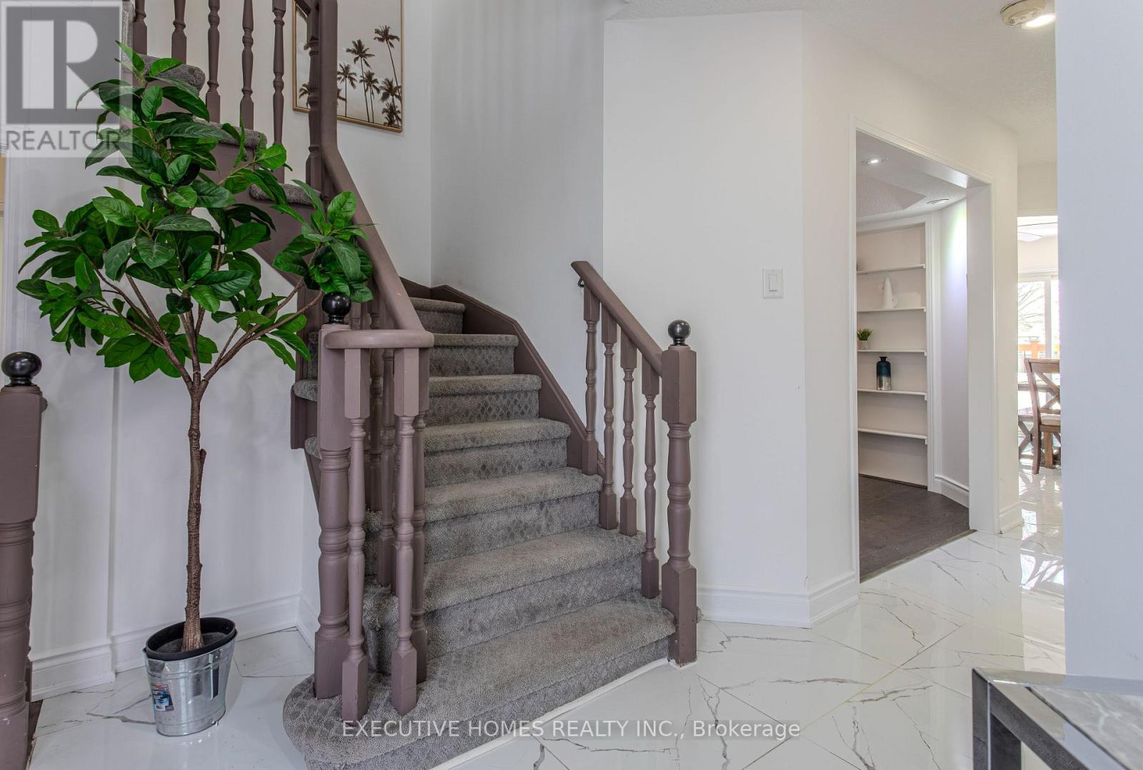 1192 Dream Crest Road, Mississauga, Ontario  L5V 1N7 - Photo 7 - W12854514