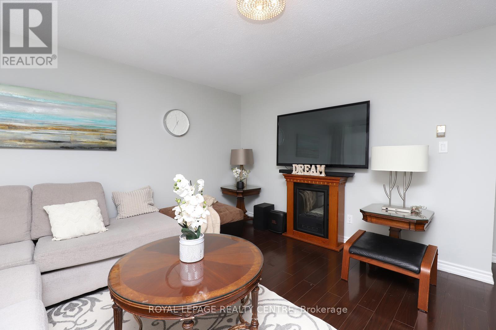 171 - 1055 Dundas Street E, Mississauga, Ontario  L4Y 3X6 - Photo 4 - W12854518