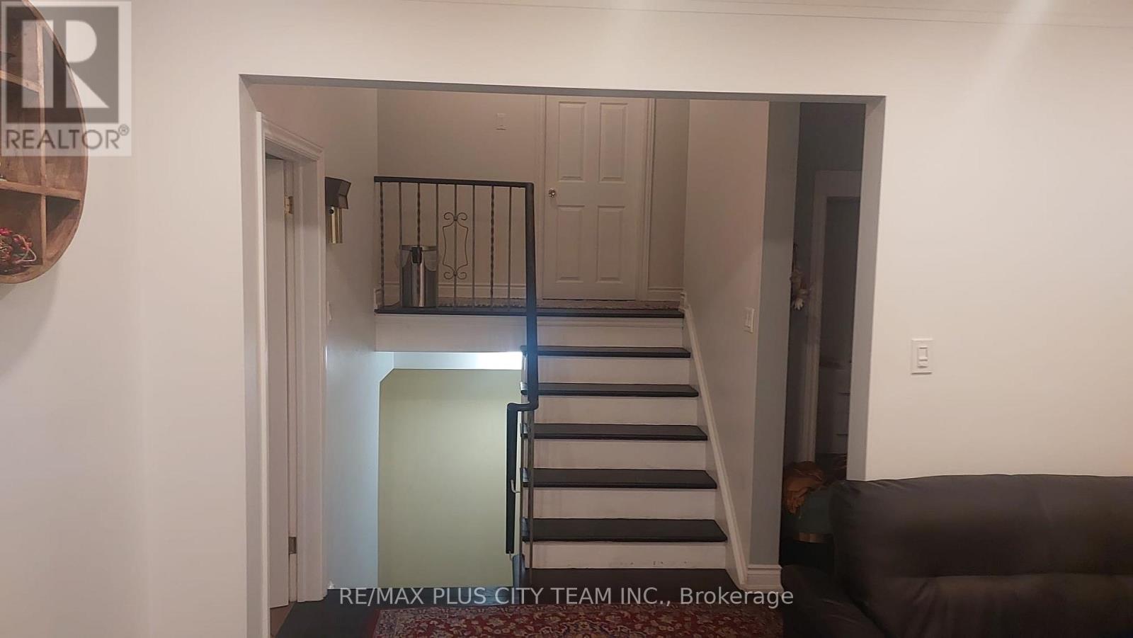 5 Breadner Drive, Toronto, Ontario  M9R 3M3 - Photo 10 - W12854586