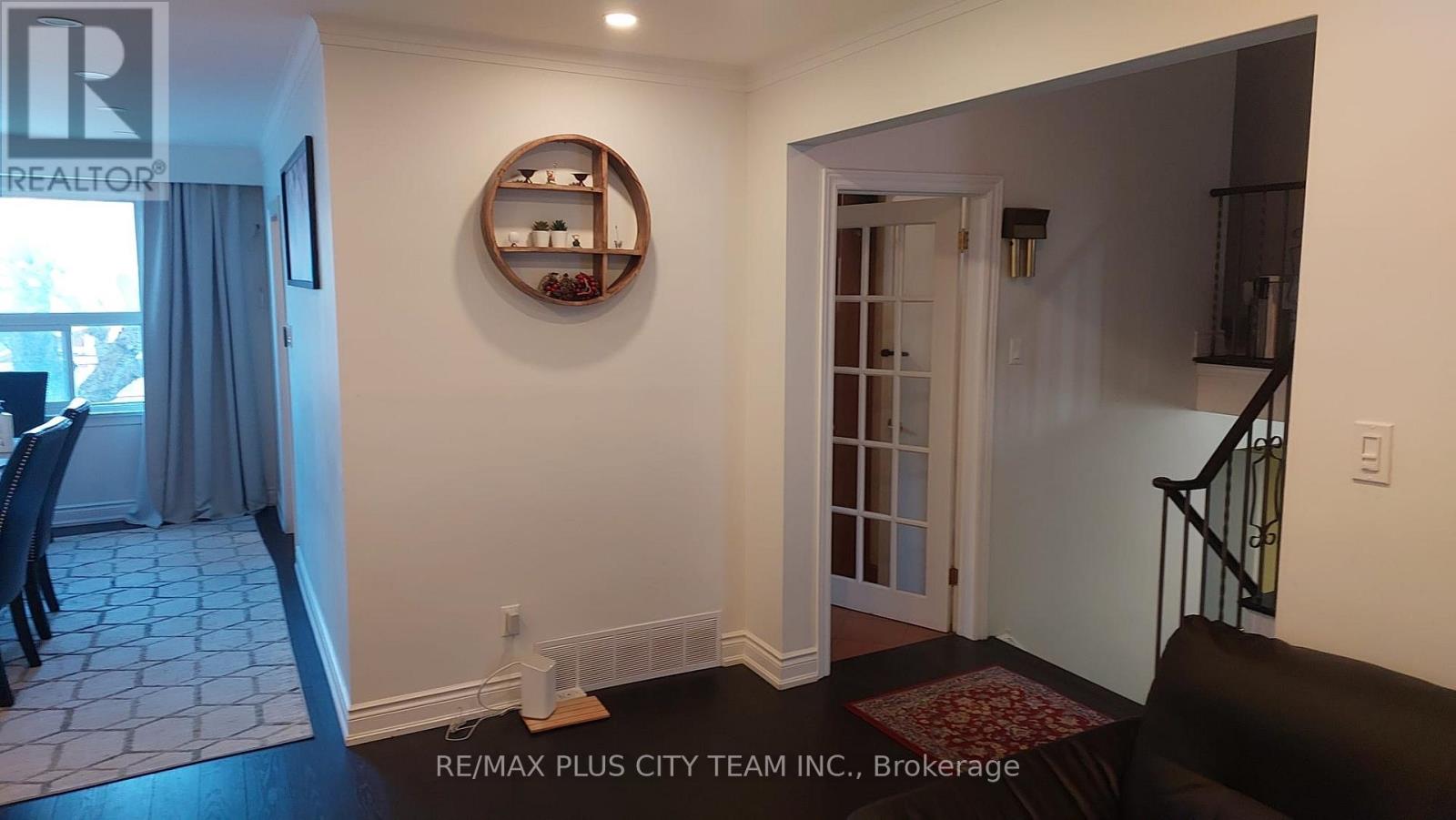 5 Breadner Drive, Toronto, Ontario  M9R 3M3 - Photo 2 - W12854586