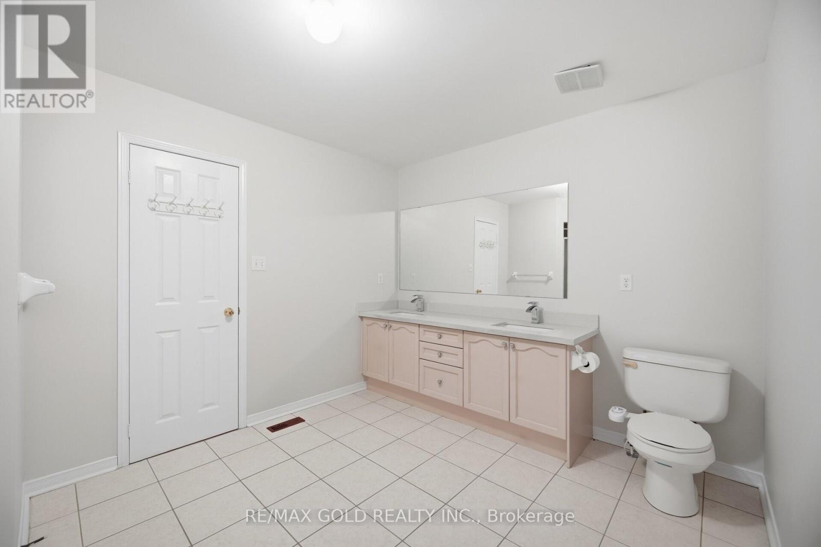 14 Ledgerock Road, Brampton (Bram East), Ontario  L6P 2L7 - Photo 16 - W12854630