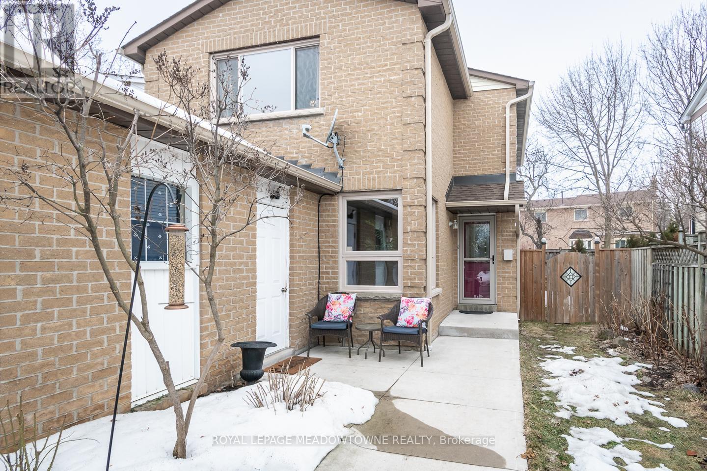 833 Laurier Avenue, Milton, Ontario  L9T 4H4 - Photo 2 - W12854648