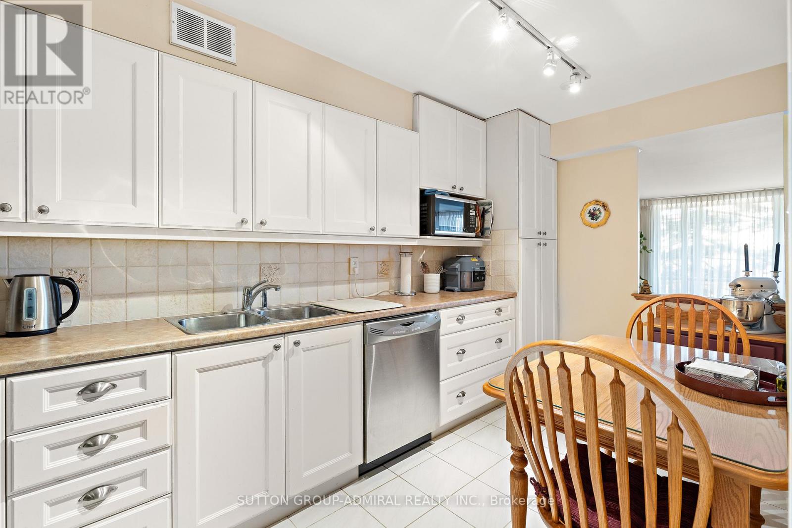 503 - 31 Four Winds Drive, Toronto, Ontario  M3J 1K9 - Photo 15 - W12854674