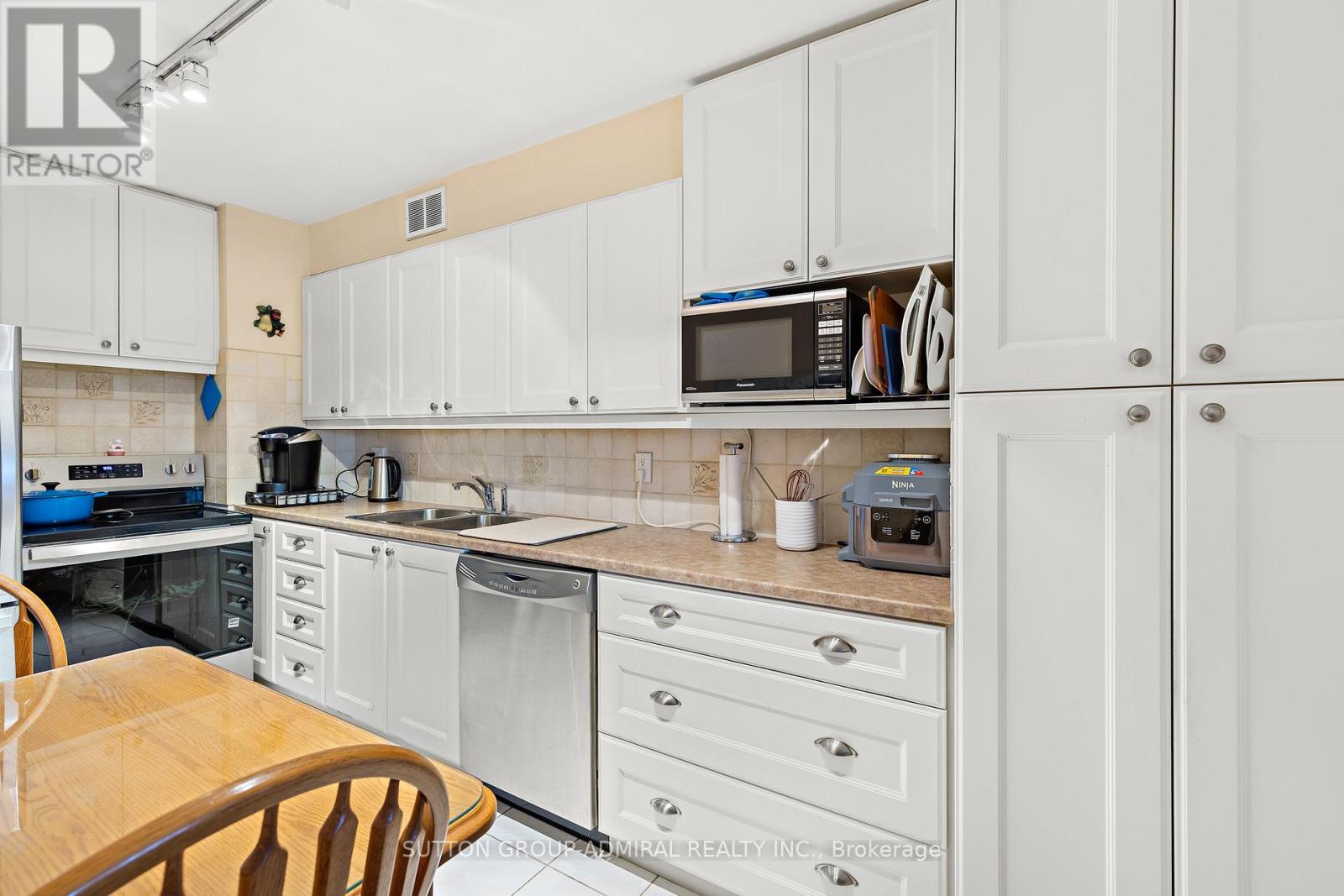 503 - 31 Four Winds Drive, Toronto, Ontario  M3J 1K9 - Photo 17 - W12854674