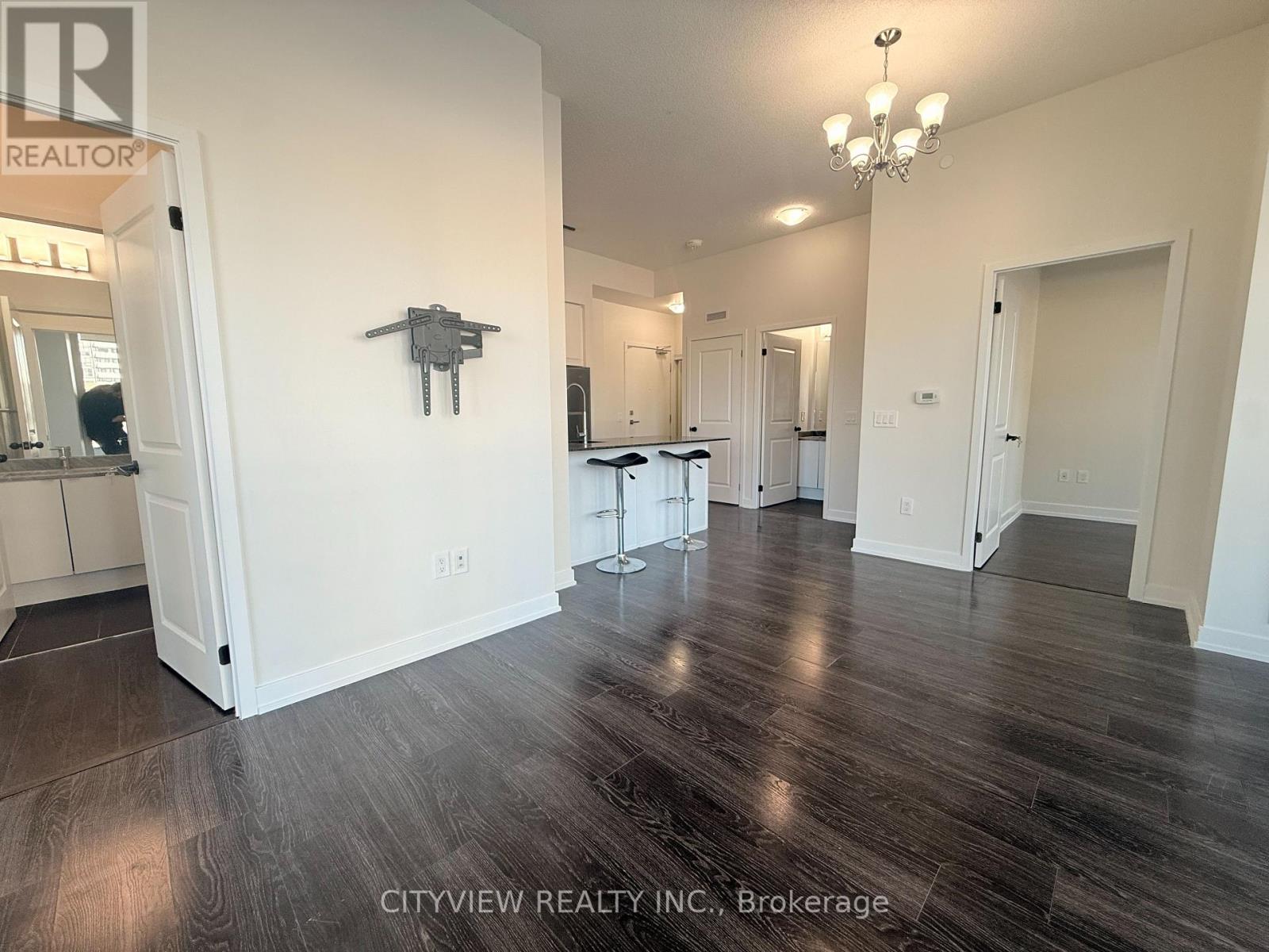 407 - 4085 Parkside Village Drive, Mississauga, Ontario  L5B 0K9 - Photo 5 - W12854770