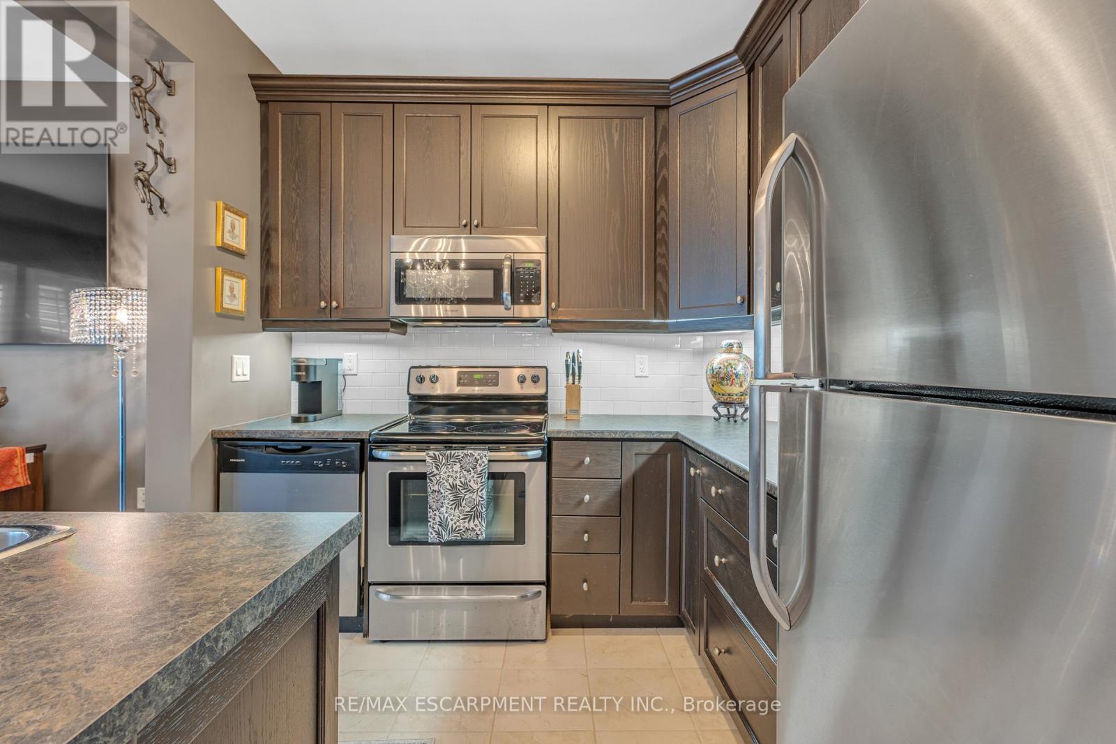 72 Dodman Crescent, Hamilton, Ontario  L9G 0G6 - Photo 12 - X12854522