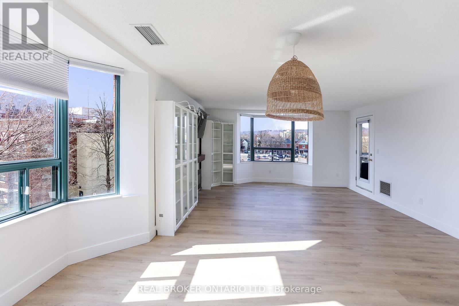 404 - 5 Ogilvie Street, Hamilton, Ontario  L9H 2S1 - Photo 3 - X12854532