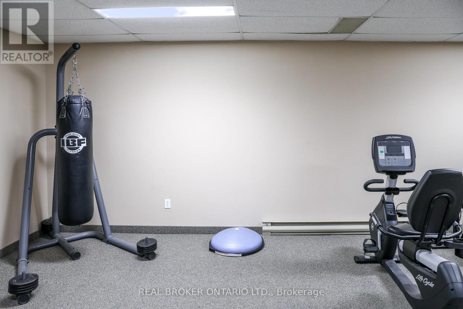 404 - 5 Ogilvie Street, Hamilton, Ontario  L9H 2S1 - Photo 34 - X12854532