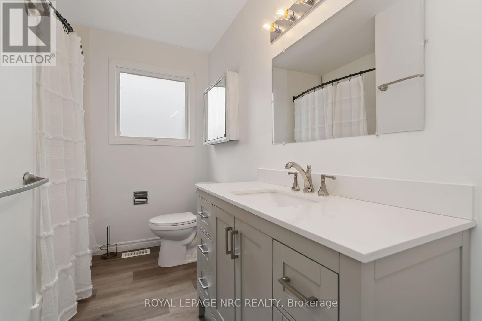 Upper - 46 Lakeside Drive, Grimsby, Ontario  L3M 2L2 - Photo 12 - X12854556