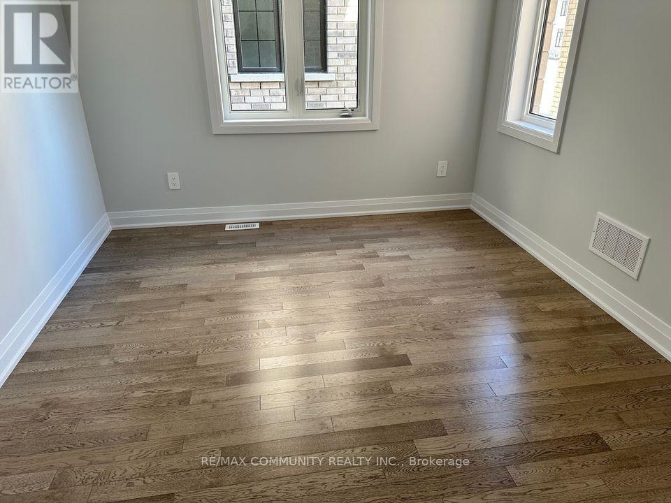 7 O'neill Street, Kawartha Lakes, Ontario  K9V 6K2 - Photo 12 - X12854706