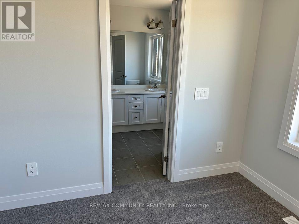 7 O'neill Street, Kawartha Lakes, Ontario  K9V 6K2 - Photo 18 - X12854706