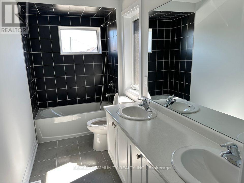 7 O'neill Street, Kawartha Lakes, Ontario  K9V 6K2 - Photo 19 - X12854706