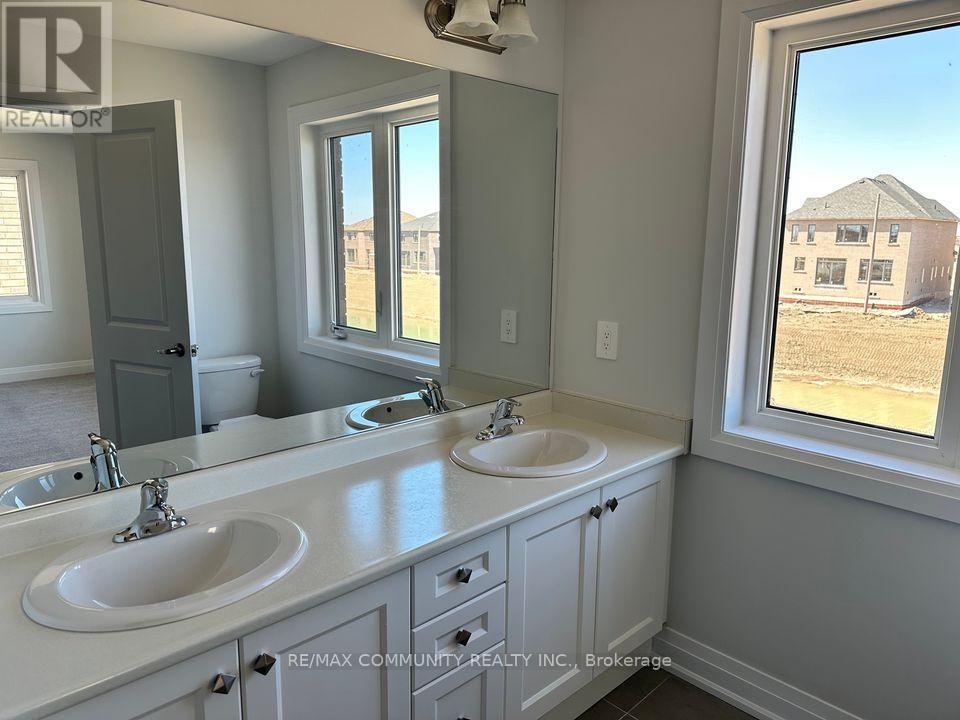 7 O'neill Street, Kawartha Lakes, Ontario  K9V 6K2 - Photo 20 - X12854706