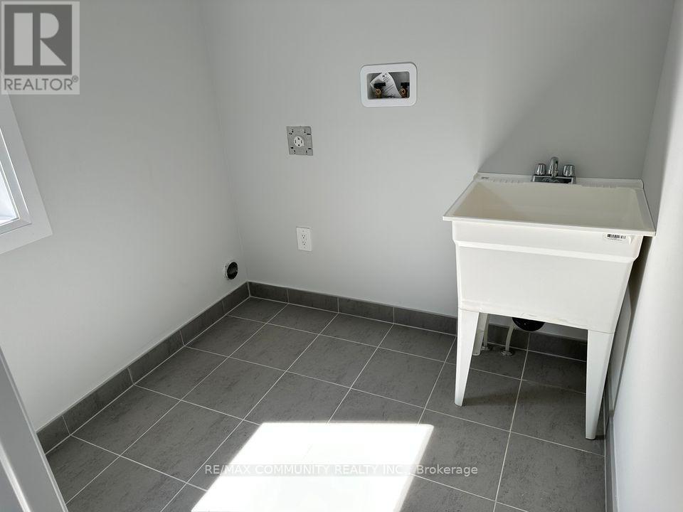 7 O'neill Street, Kawartha Lakes, Ontario  K9V 6K2 - Photo 24 - X12854706