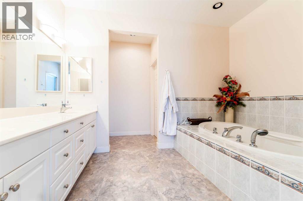 6756 Bow Crescent Nw, Calgary, Alberta  T3B 2B9 - Photo 32 - A2290092