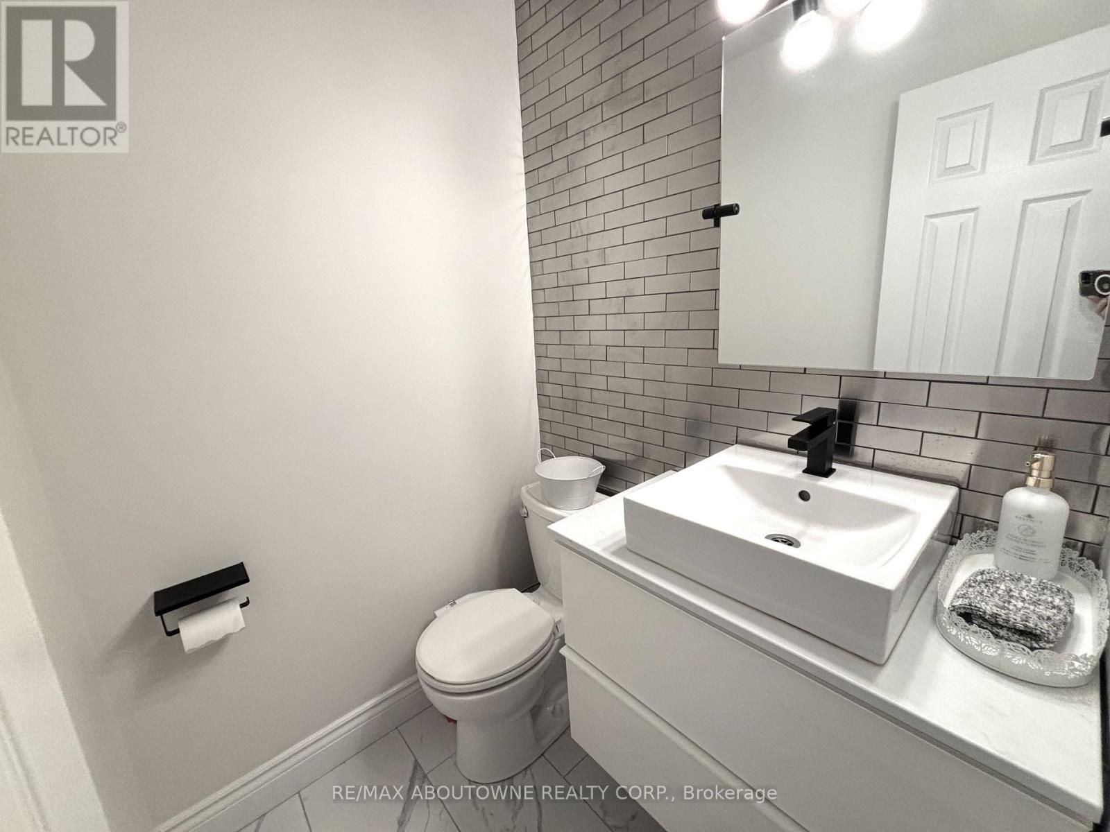 3845 Cedar Hedge Rise, Mississauga (Lisgar), Ontario  L5N 6X2 - Photo 15 - W12841434