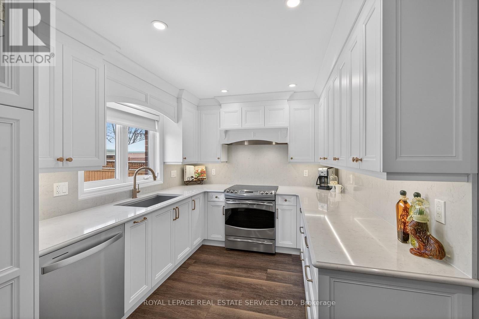 2393 Ennerdale Road, Oakville, Ontario  L6H 6N5 - Photo 9 - W12853454