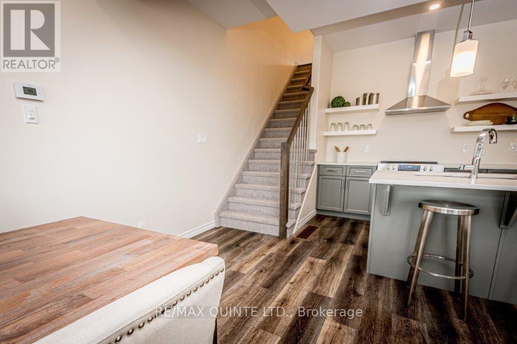 15 Nipigon Street, Belleville (Thurlow Ward), Ontario  K8N 0T3 - Photo 9 - X12854818