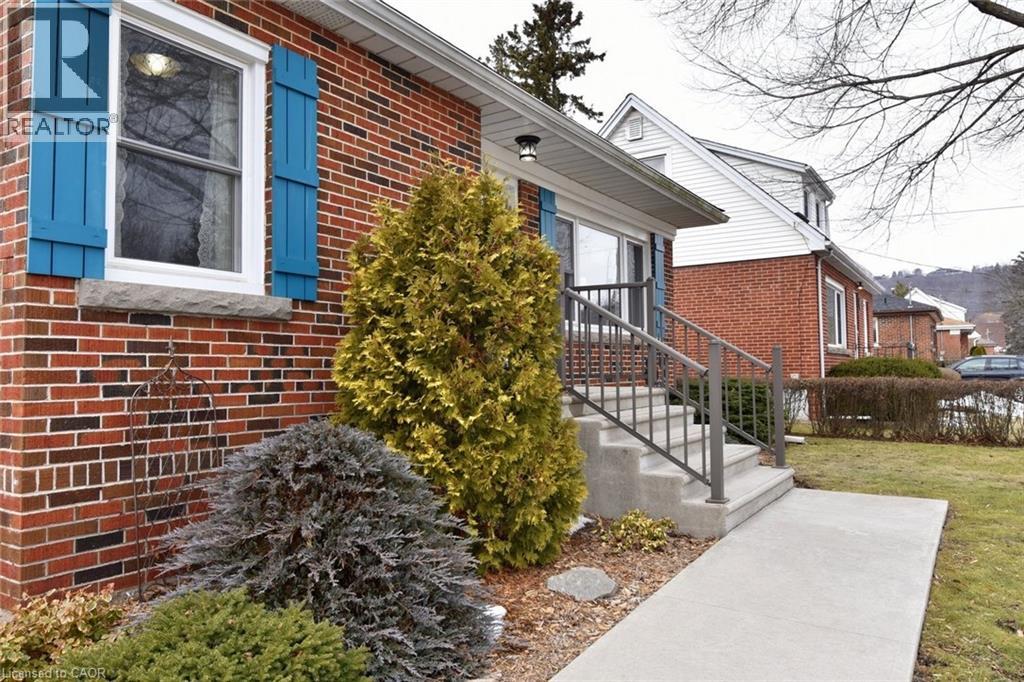 15 Concord Avenue, Dundas, Ontario  L9H 1R5 - Photo 3 - 40809061