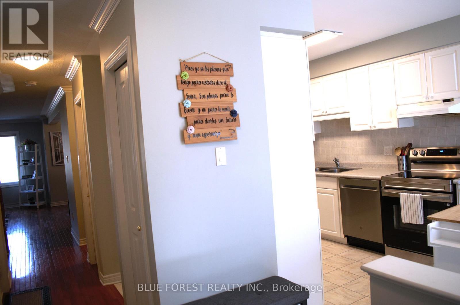 3 - 410 Ambleside Drive, London North (North A), Ontario  N6G 4Y3 - Photo 3 - X12854860