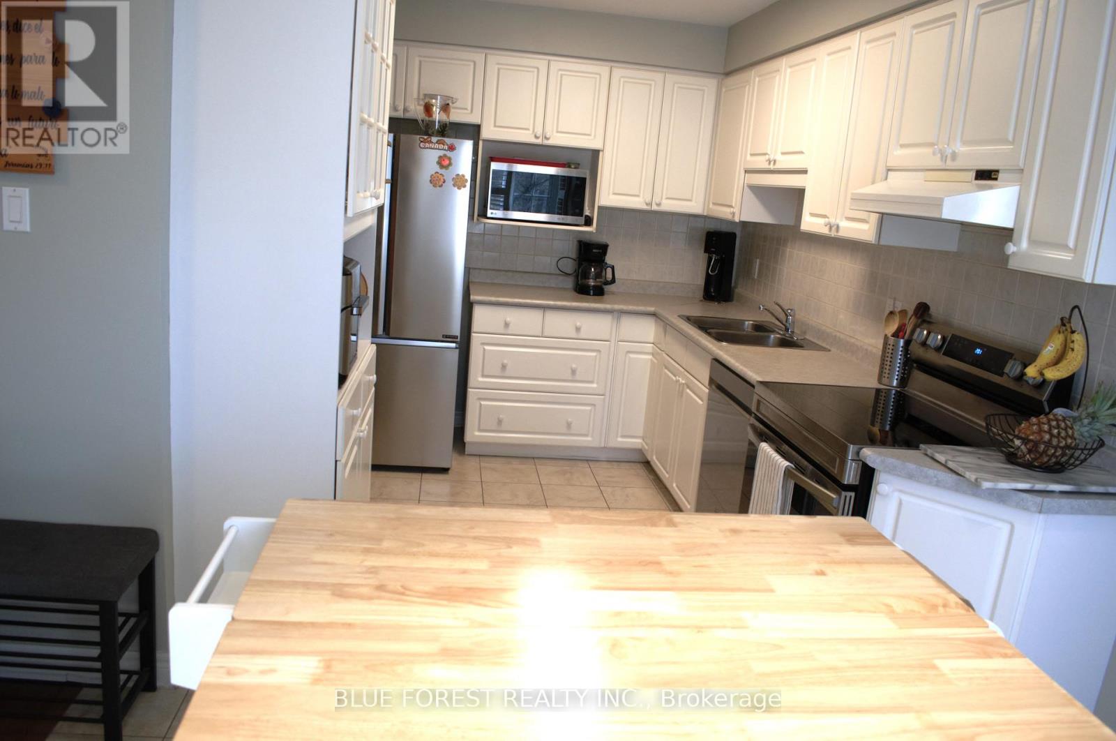 3 - 410 Ambleside Drive, London North (North A), Ontario  N6G 4Y3 - Photo 5 - X12854860