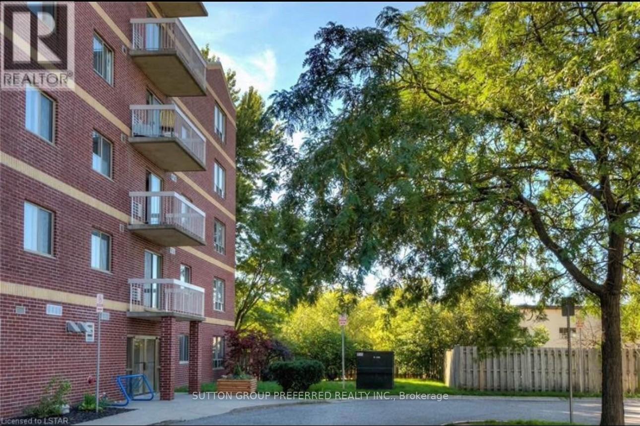 402 - 626 First Street, London East (East H), Ontario  N5V 2A2 - Photo 2 - X12854864