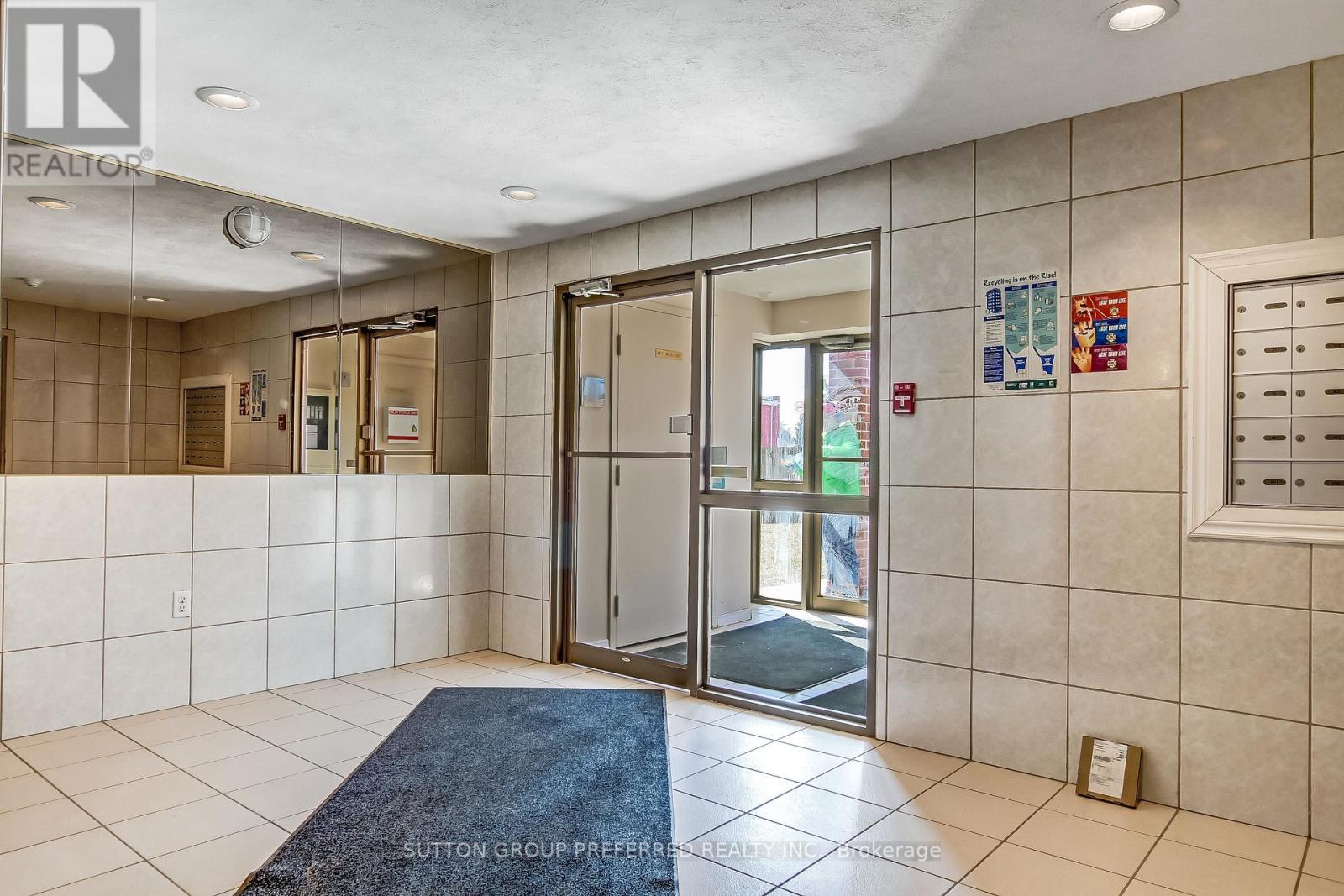 402 - 626 First Street, London East (East H), Ontario  N5V 2A2 - Photo 3 - X12854864