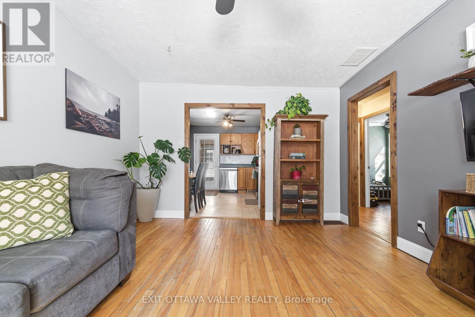 13 Spruce Crescent, Deep River, Ontario  K0J 1P0 - Photo 10 - X12854830