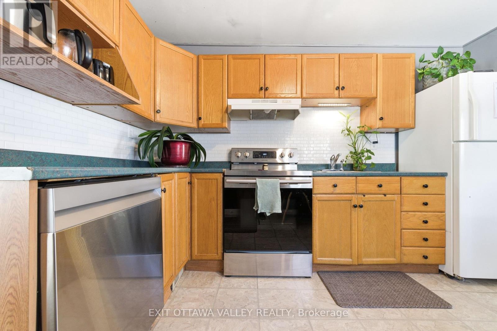 13 Spruce Crescent, Deep River, Ontario  K0J 1P0 - Photo 14 - X12854830