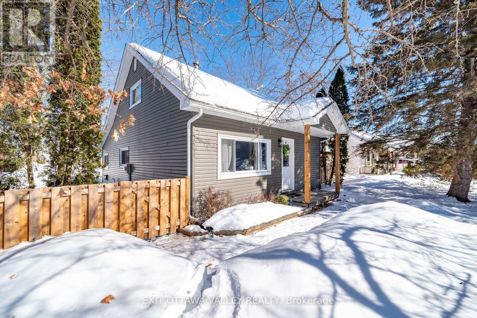 13 Spruce Crescent, Deep River, Ontario  K0J 1P0 - Photo 2 - X12854830