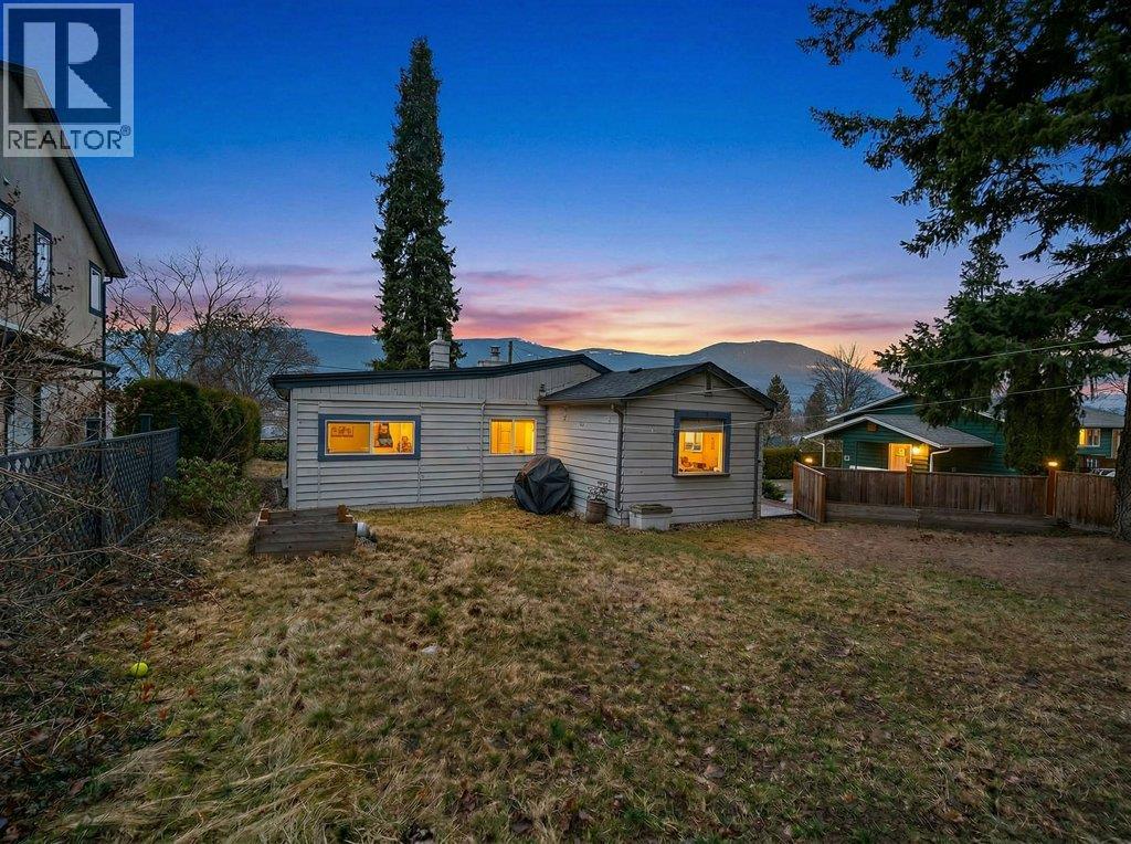 520 6 Street Se, Salmon Arm, British Columbia  V1E 4P5 - Photo 1 - 10377410