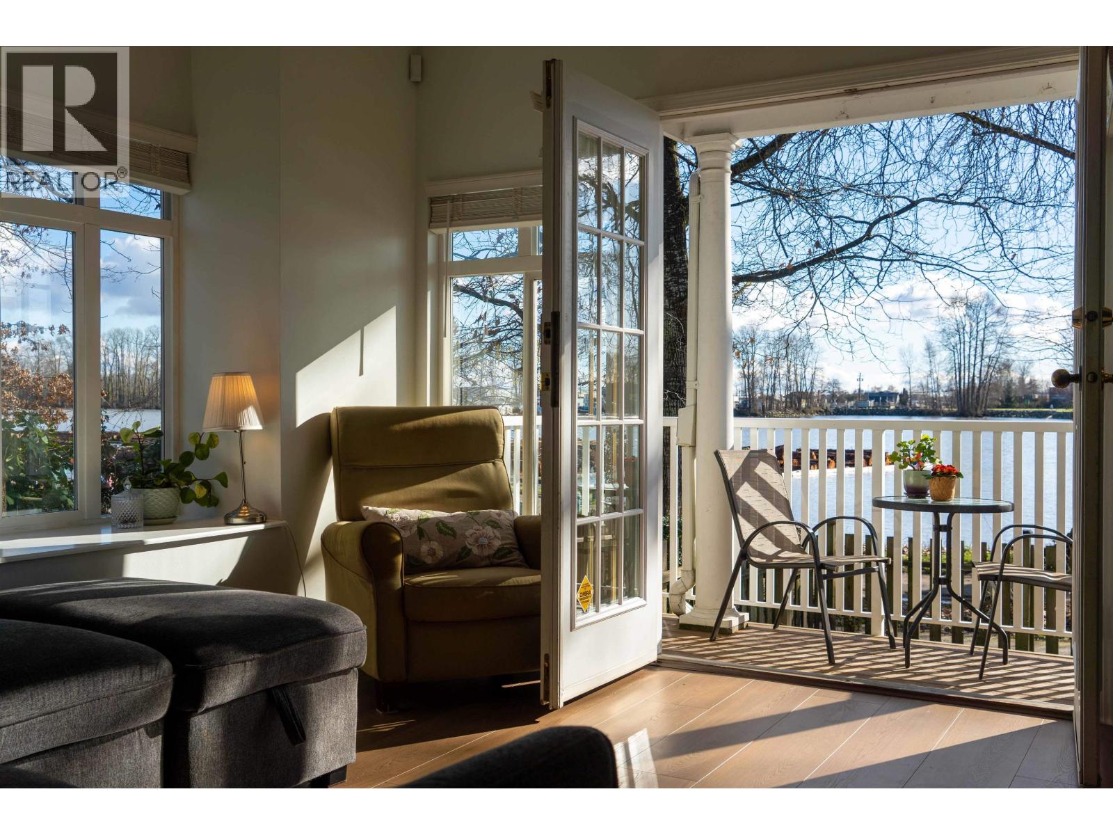 1 8581 JELLICOE STREET, Vancouver, British Columbia