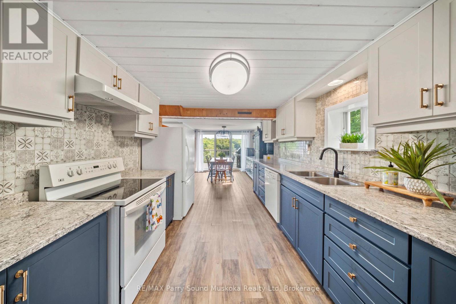 16 Golden Horseshoe Lane, Whitestone, Ontario  P0G 1G0 - Photo 10 - X12854918