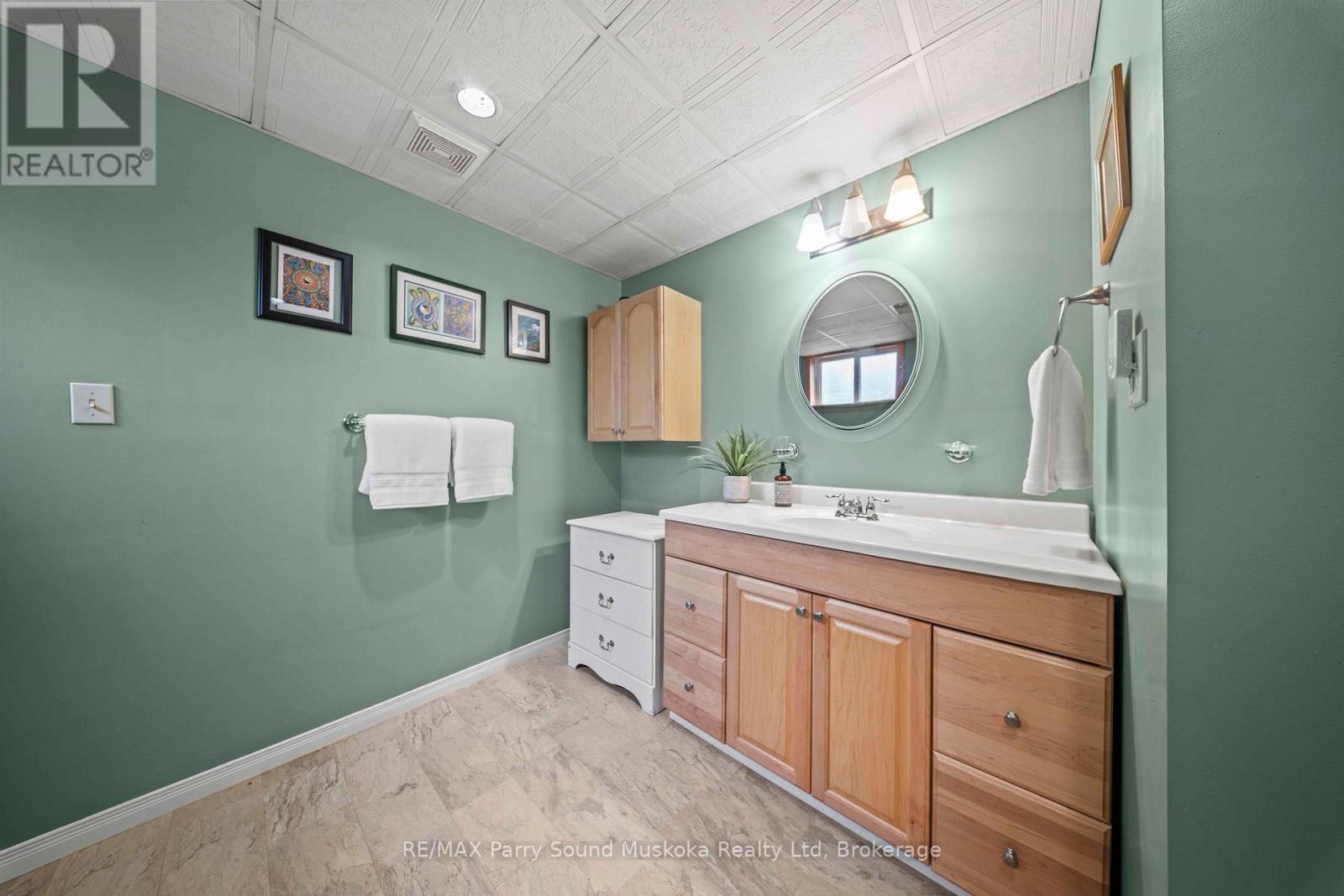 16 Golden Horseshoe Lane, Whitestone, Ontario  P0G 1G0 - Photo 22 - X12854918