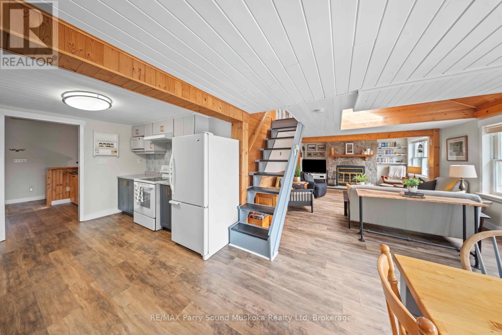 16 Golden Horseshoe Lane, Whitestone, Ontario  P0G 1G0 - Photo 8 - X12854918