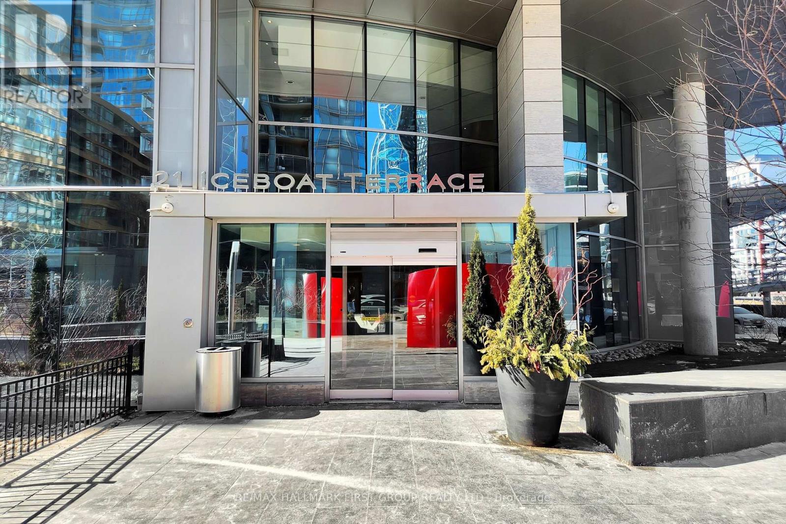 530 - 21 Iceboat Terrace, Toronto (Waterfront Communities), Ontario  M5V 4A9 - Photo 3 - C12854810