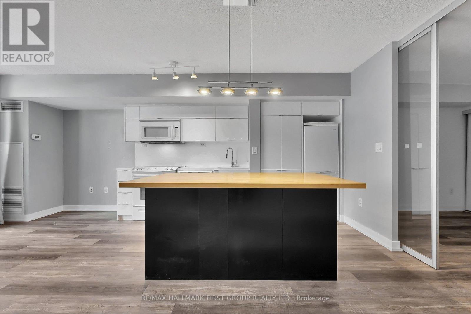 530 - 21 Iceboat Terrace, Toronto (Waterfront Communities), Ontario  M5V 4A9 - Photo 37 - C12854810