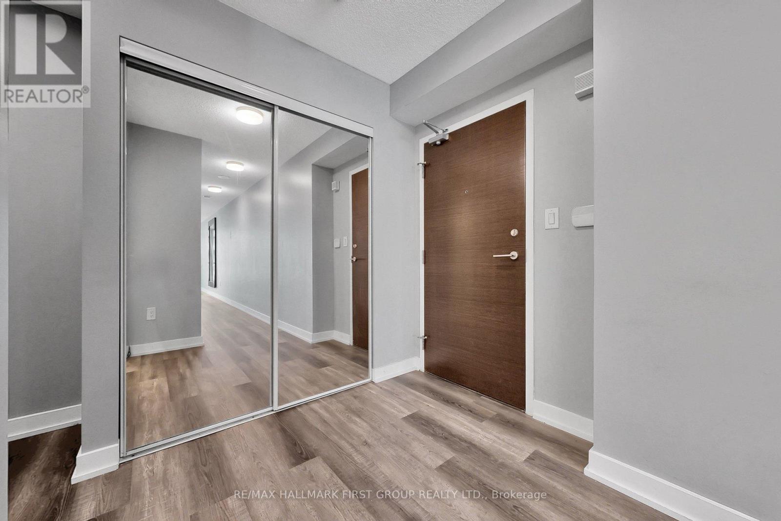 530 - 21 Iceboat Terrace, Toronto (Waterfront Communities), Ontario  M5V 4A9 - Photo 5 - C12854810