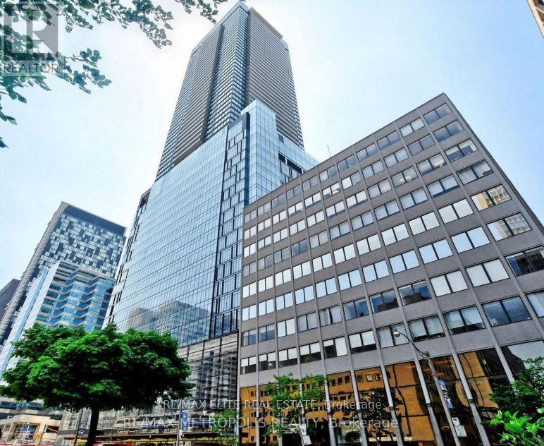 4112 - 488 UNIVERSITY AVENUE, Toronto, Ontario