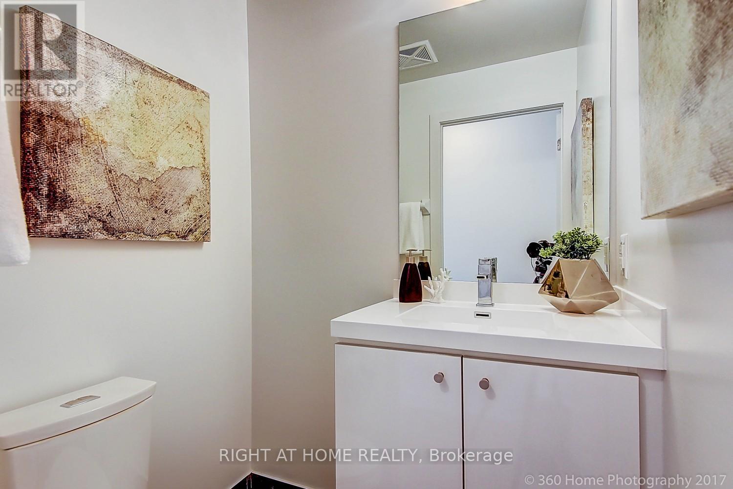 1613 - 105 George Street, Toronto, Ontario  M5A 2N4 - Photo 10 - C12854892