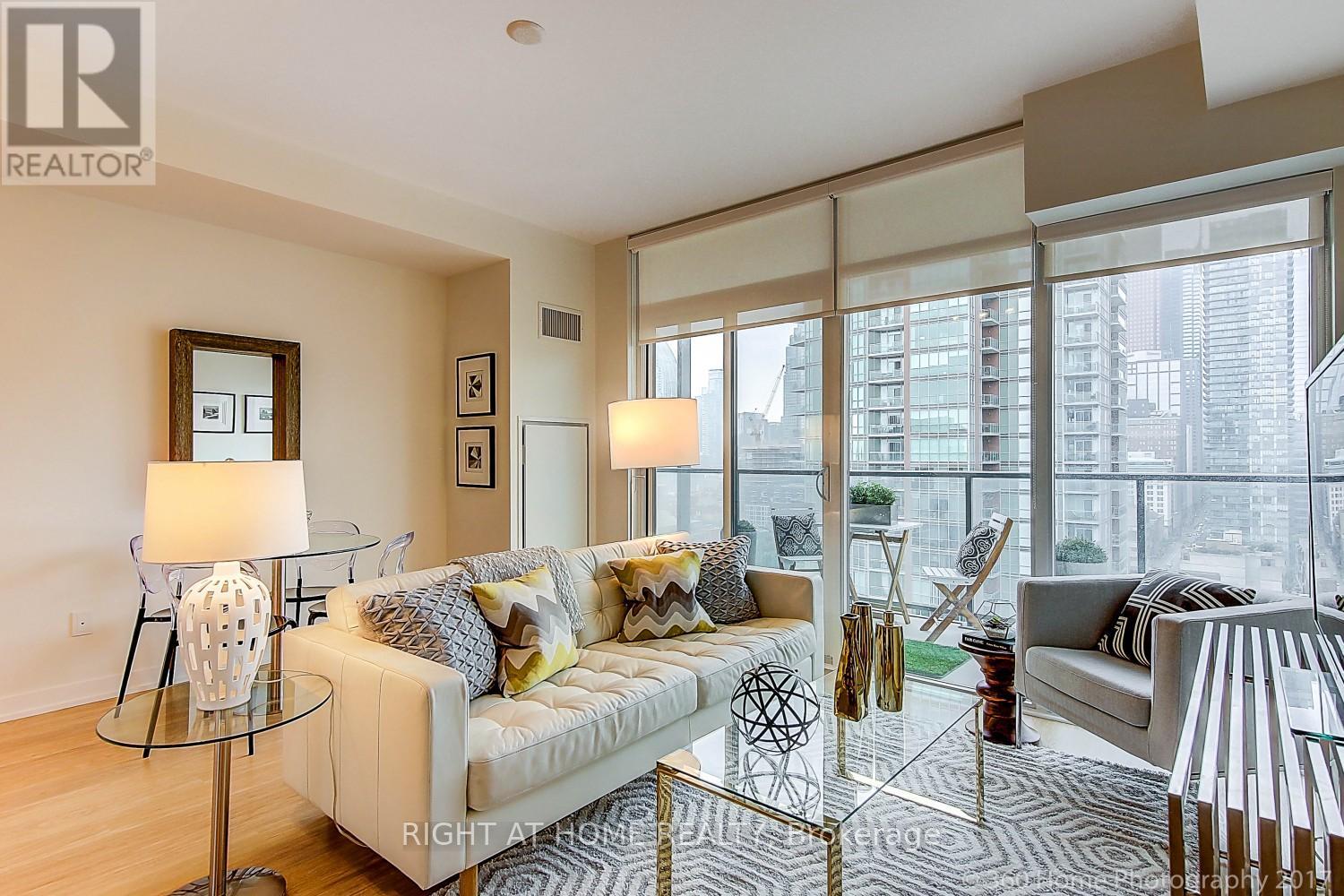 1613 - 105 George Street, Toronto, Ontario  M5A 2N4 - Photo 14 - C12854892