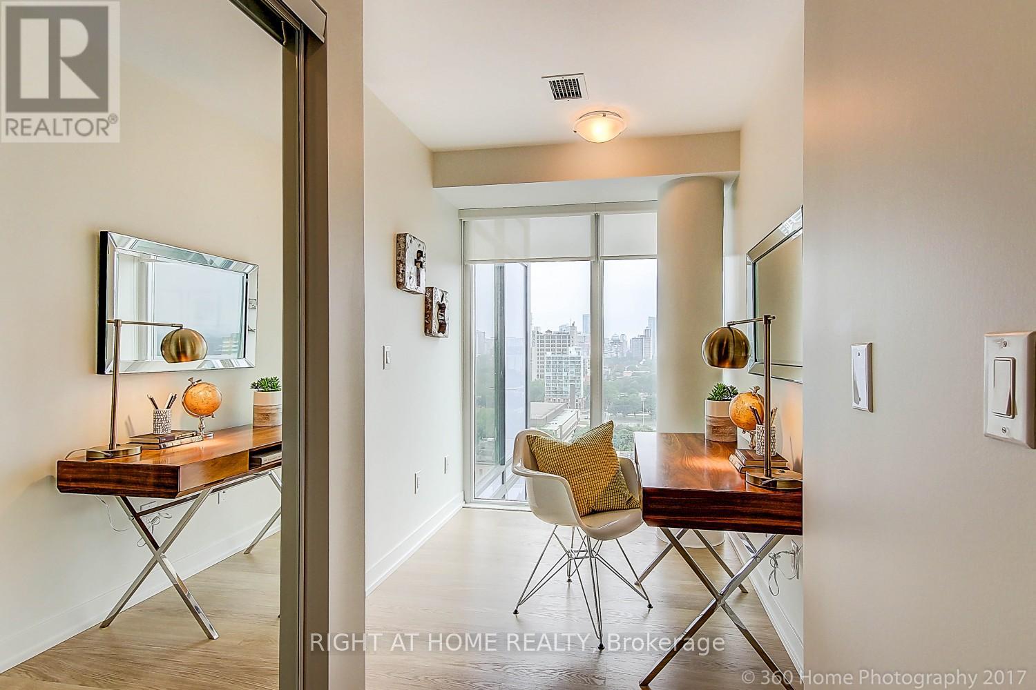 1613 - 105 George Street, Toronto, Ontario  M5A 2N4 - Photo 2 - C12854892