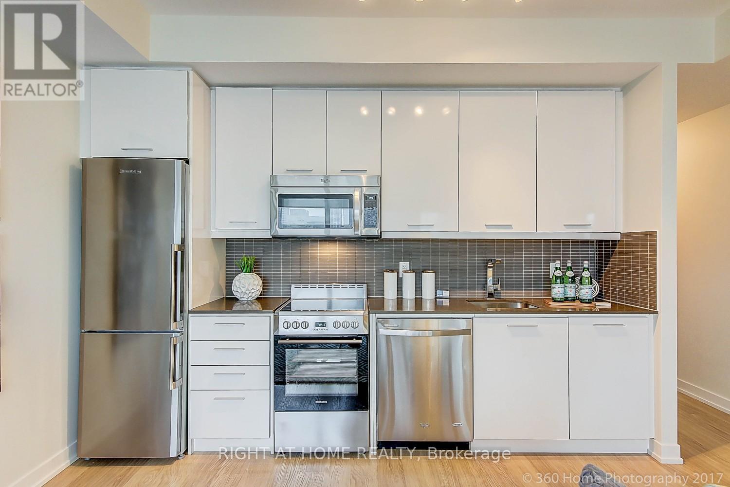 1613 - 105 George Street, Toronto, Ontario  M5A 2N4 - Photo 22 - C12854892