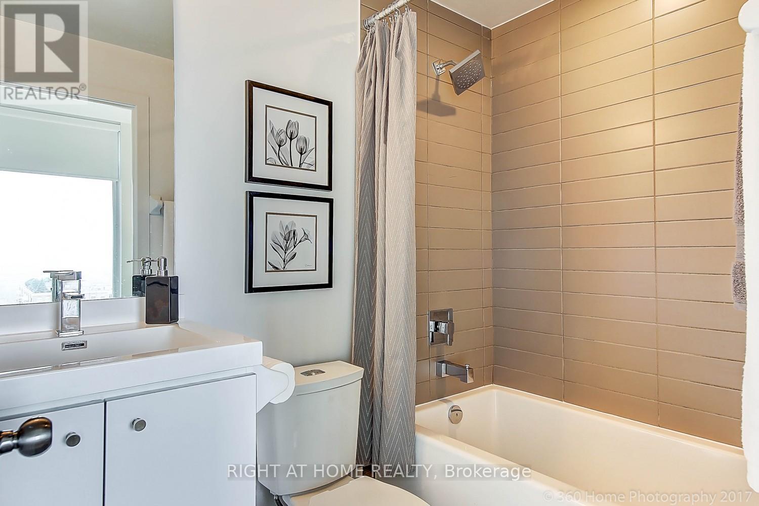 1613 - 105 George Street, Toronto, Ontario  M5A 2N4 - Photo 8 - C12854892