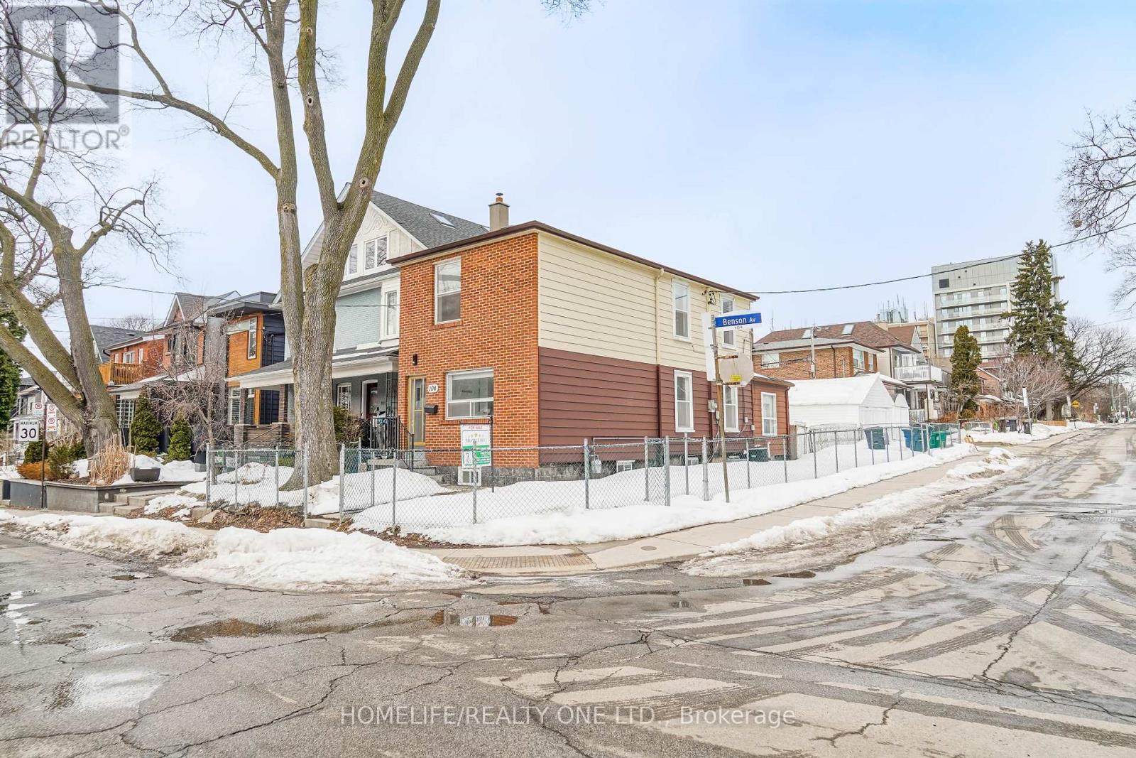 104 Benson Avenue, Toronto, Ontario  M6G 2J1 - Photo 4 - C12854906